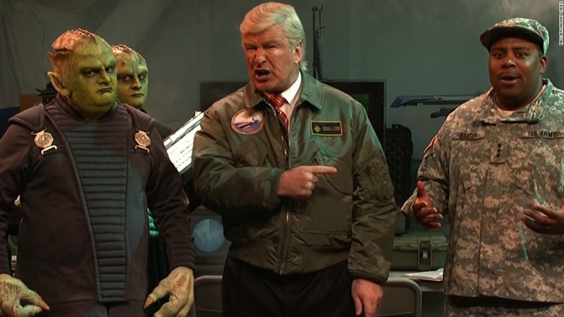 170312014903-snl-baldwin-trump-alien-2-super-169